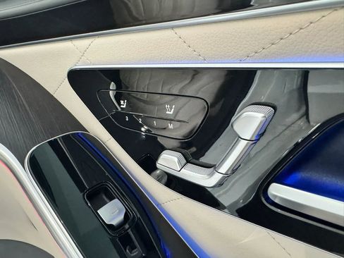 Used 2022 Mercedes-Benz S 580 4MATIC Sedan w/ AMG Line Package image 13