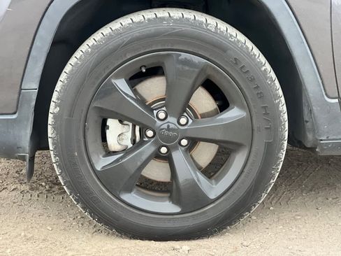 Used 2019 Jeep Cherokee Latitude Plus image 31