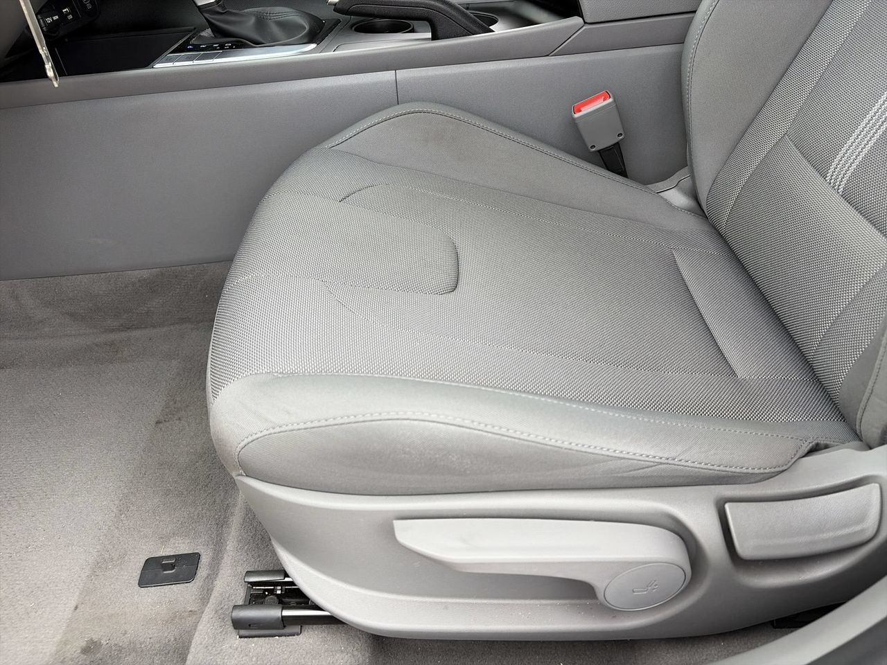 Certified 2024 Hyundai Elantra SE FWD image 19