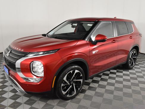 Used 2025 Mitsubishi Outlander SE image 10