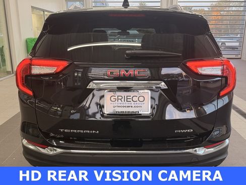 Used 2024 GMC Terrain SLT image 6