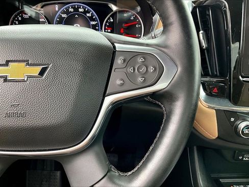 Used 2023 Chevrolet Traverse Premier image 25