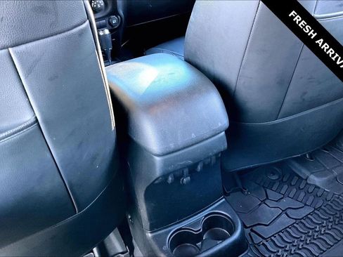 Used 2017 Jeep Wrangler Unlimited Sport w/ Quick Order Package 24S image 10