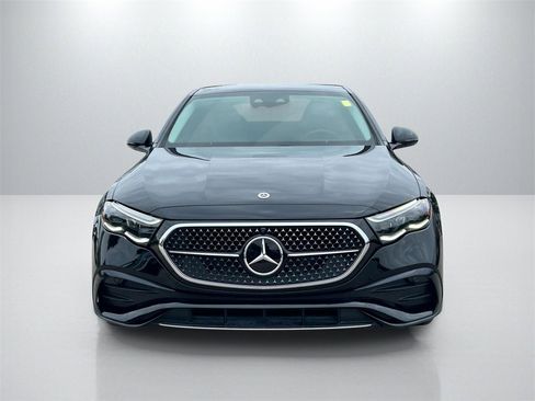 Used 2024 Mercedes-Benz E 350 4MATIC Sedan image 2