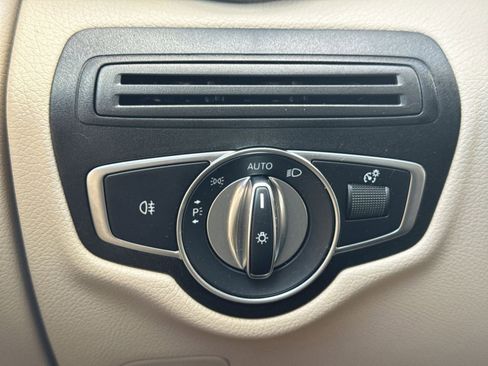 Used 2022 Mercedes-Benz GLC 300 4MATIC image 21