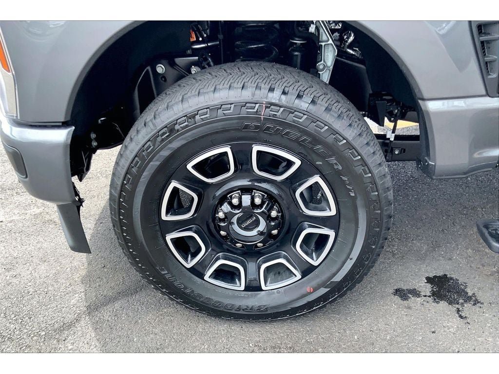 Used 2026 Ford F350 Platinum w/ FX4 Off-Road Package AWD/4WD image 13
