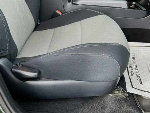 Used 2022 Toyota Tacoma TRD Off-Road image 29