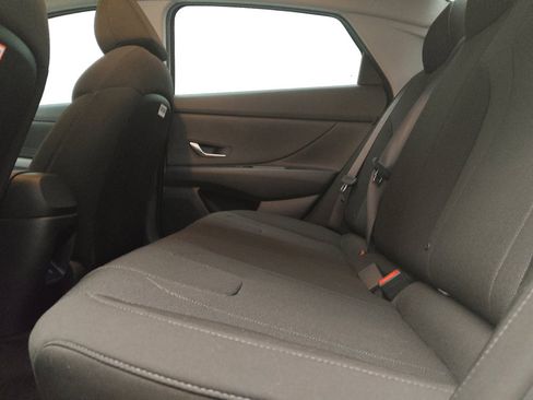 Used 2025 Hyundai Elantra SE FWD image 18