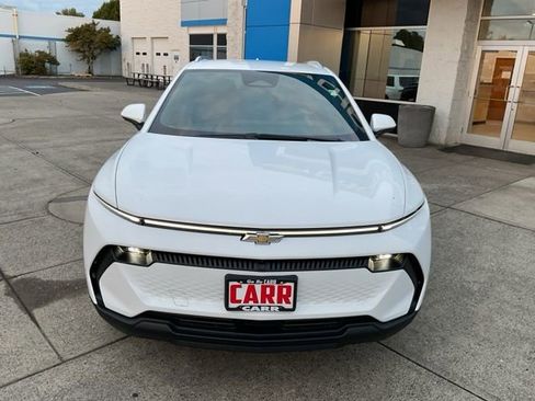 New 2026 Chevrolet Equinox EV LT image 3