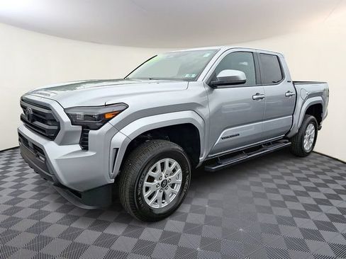 Used 2025 Toyota Tacoma SR5 AWD/4WD image 3