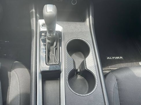 Used 2025 Nissan Altima 2.5 SV FWD image 36