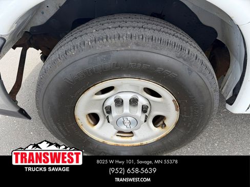 Used 2017 Chevrolet Express 3500 RWD image 9