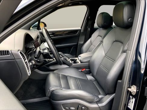 Used 2022 Porsche Cayenne AWD/4WD image 9