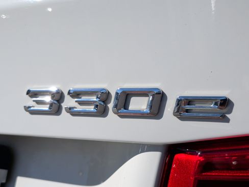 Used 2018 BMW 330e w/ M Sport Package image 11