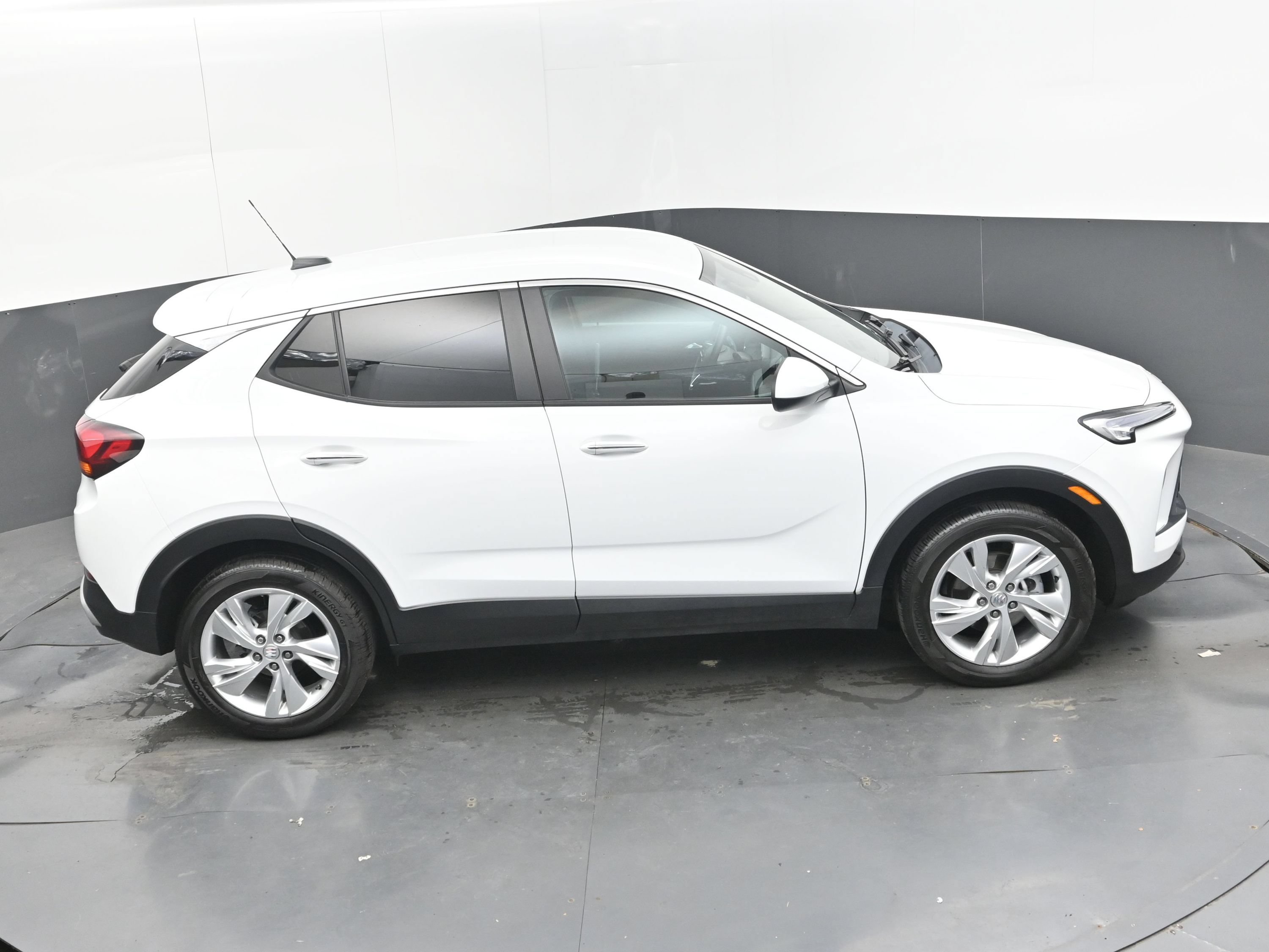 Certified 2025 Buick Encore GX Preferred FWD image 42