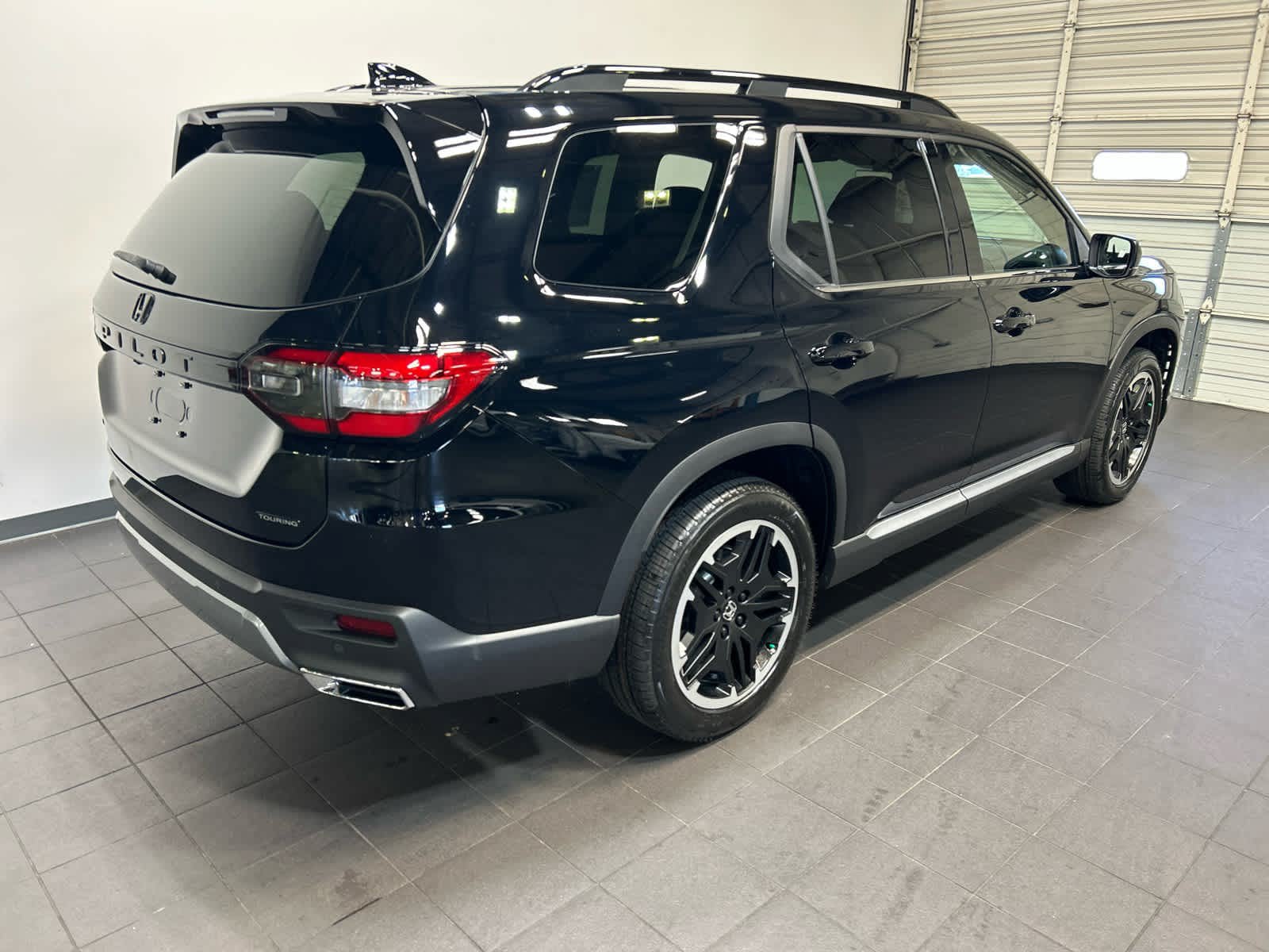 New 2026 Honda Pilot Touring image 3