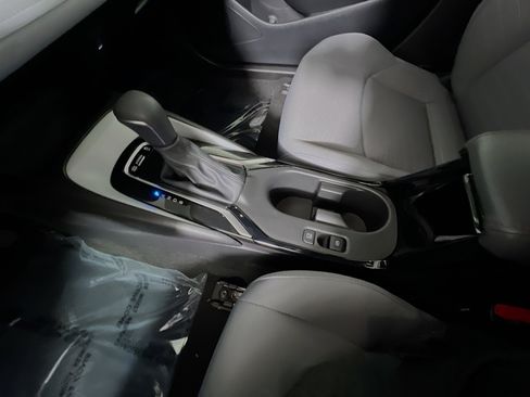 Used 2025 Toyota Corolla SE w/ Convenience Package FWD image 25