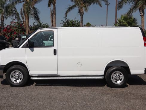 Used 2025 Chevrolet Express 2500 w/ Driver Convenience Package RWD image 5