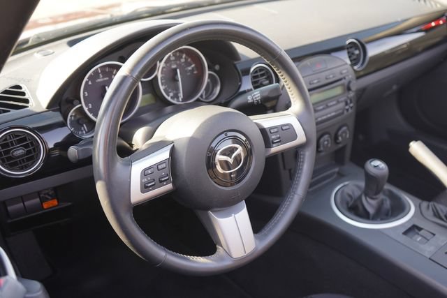 Used 2006 MAZDA MX-5 Miata Sport w/ Appearance Pkg RWD image 56