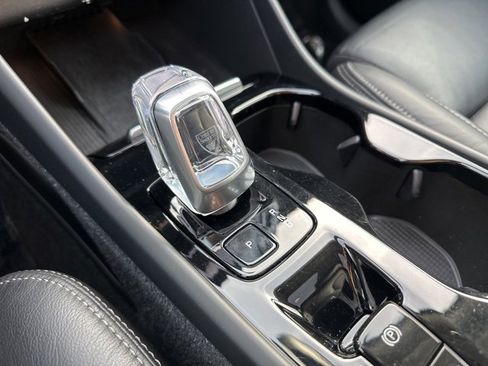 Certified 2023 Volvo XC40 B5 Plus w/ Climate Package image 19