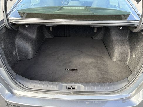Used 2024 Nissan Altima 2.5 SV FWD image 4
