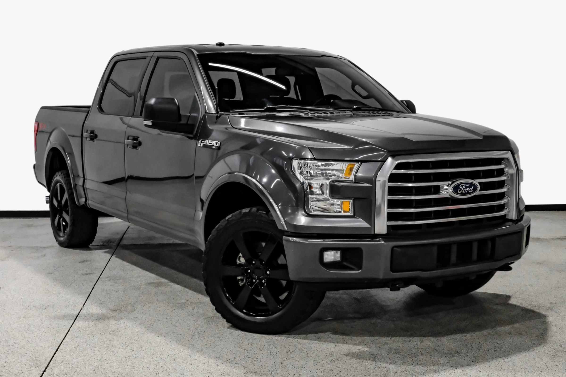 Used 2017 Ford F150 XLT w/ Equipment Group 302A Luxury AWD/4WD image 4