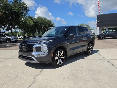Used 2025 Mitsubishi Outlander SE FWD image 4