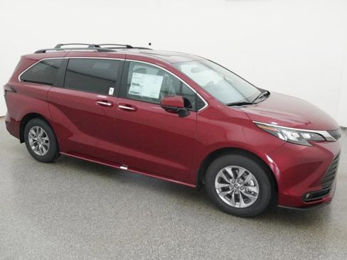 New 2026 Toyota Sienna XLE image 27