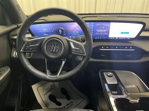 Used 2025 Buick Enclave Preferred image 17