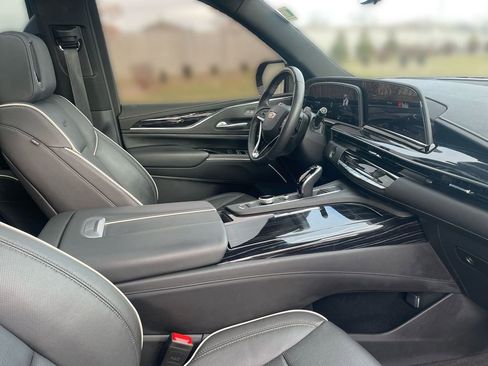 Certified 2024 Cadillac Escalade ESV Sport w/ LPO, ONYX Package image 34