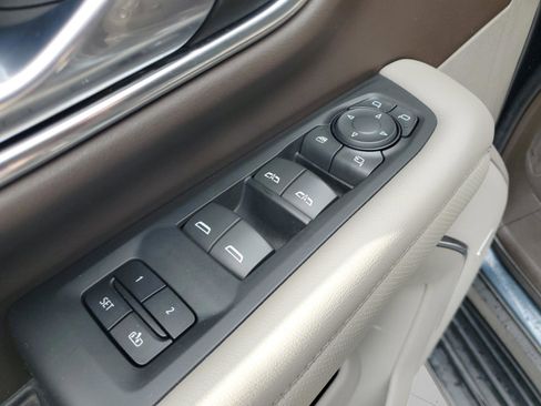 Used 2021 GMC Yukon SLT w/ SLT Premium Package image 18