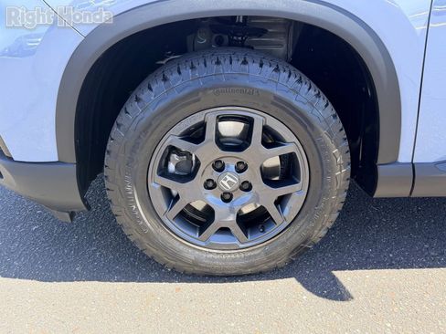 Certified 2025 Honda Pilot TrailSport image 11