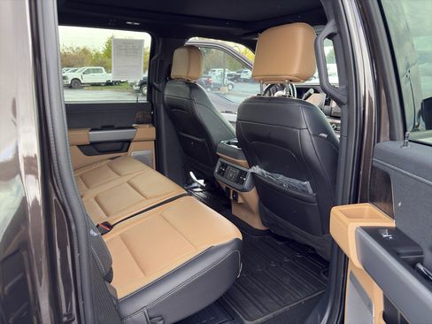 Used 2024 Ford F350 Lariat AWD/4WD image 28