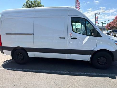 Used 2025 Mercedes-Benz Sprinter 2500 image 6