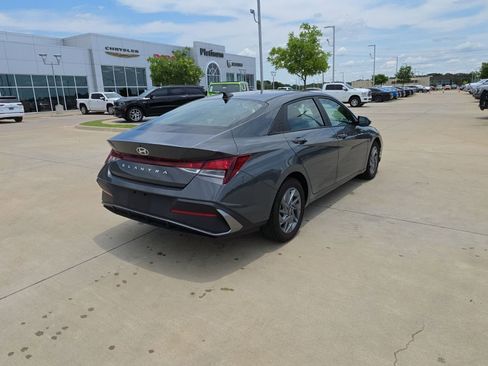 Used 2024 Hyundai Elantra SEL FWD image 5