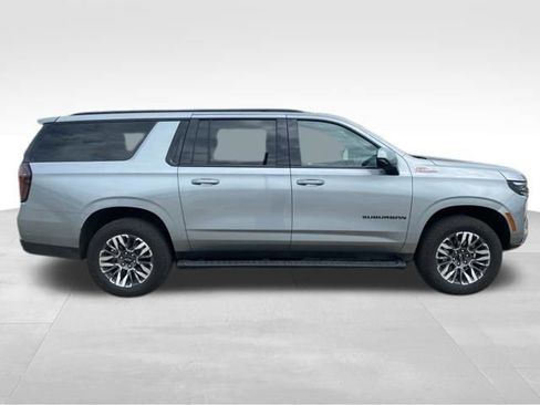 Used 2025 Chevrolet Suburban Z71 image 6