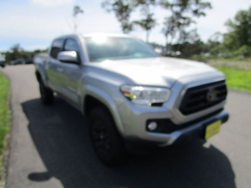 Used 2021 Toyota Tacoma SR5 AWD/4WD image 4