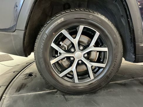 Used 2023 Jeep Grand Cherokee L Limited image 10