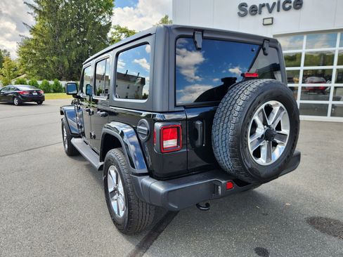 Used 2021 Jeep Wrangler Unlimited Sahara w/ Cold Weather Group AWD/4WD image 12