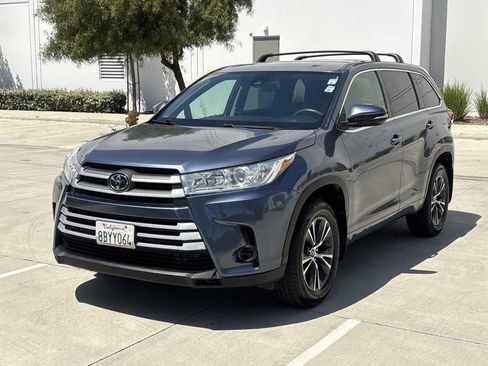Used 2018 Toyota Highlander LE FWD image 7
