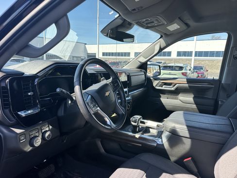 Used 2023 Chevrolet Silverado 1500 LT w/ Safety Package AWD/4WD image 10