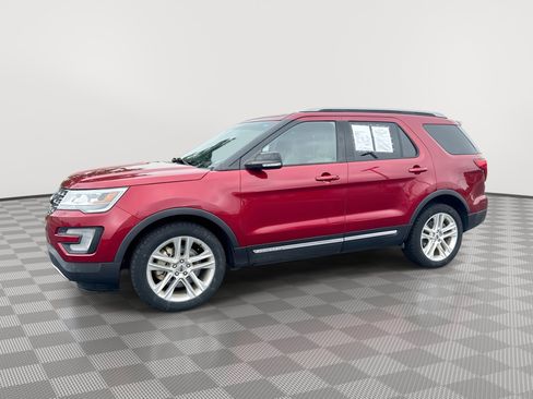 Used 2017 Ford Explorer XLT w/ Equipment Group 202A AWD/4WD image 1