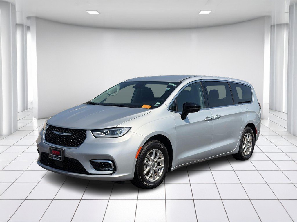 Used 2024 Chrysler Pacifica Touring-L FWD image 7