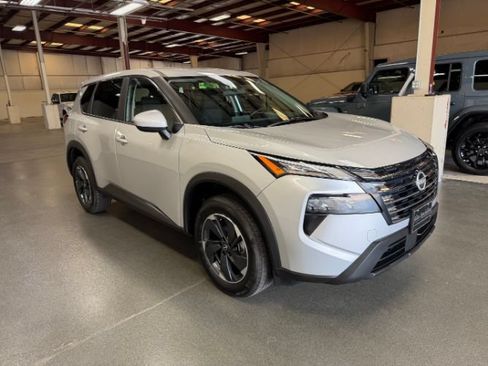 Used 2025 Nissan Rogue SV AWD/4WD image 7