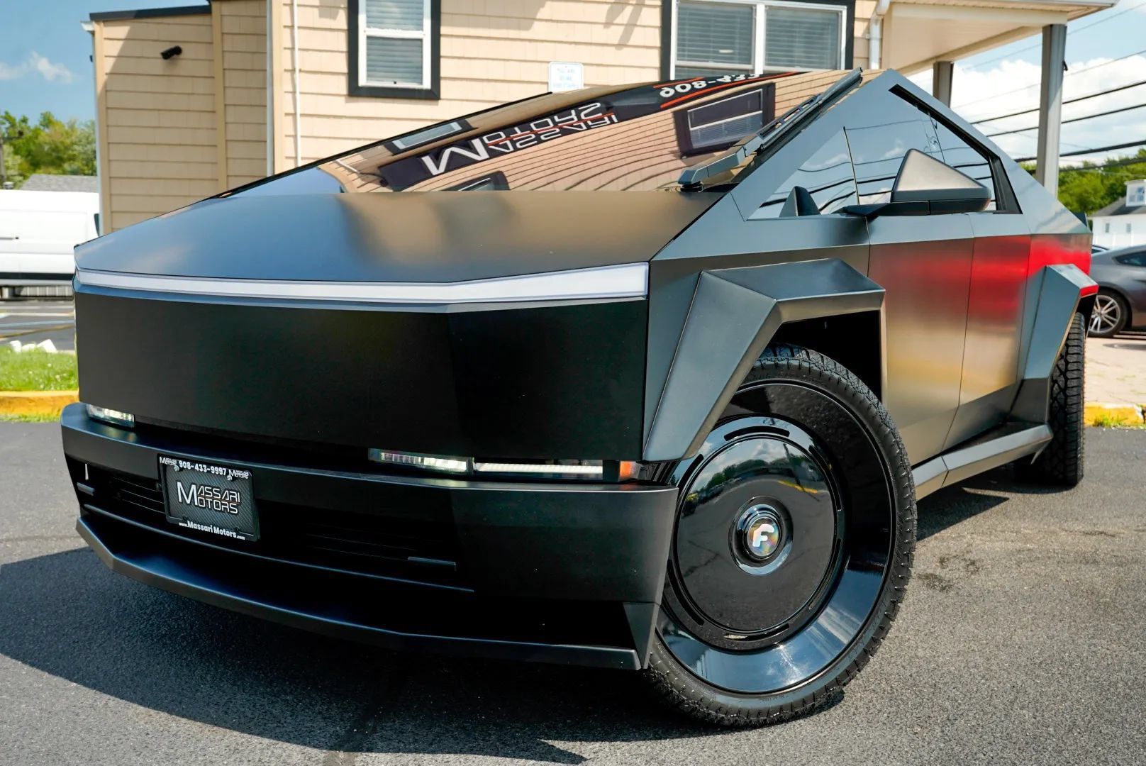 Used 2024 Tesla Cybertruck AWD Crew Cab image 9
