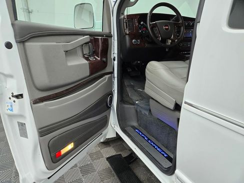 Used 2020 GMC Savana 2500 image 15