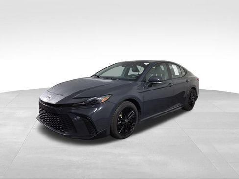 Used 2025 Toyota Camry SE FWD image 2