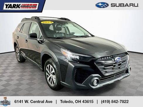 Used 2024 Subaru Outback Premium AWD/4WD image 1