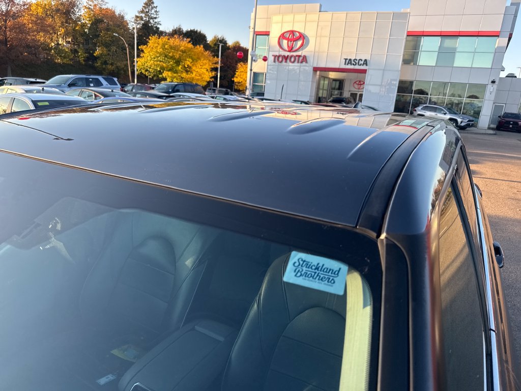 Used 2022 Toyota Highlander LE AWD/4WD image 48