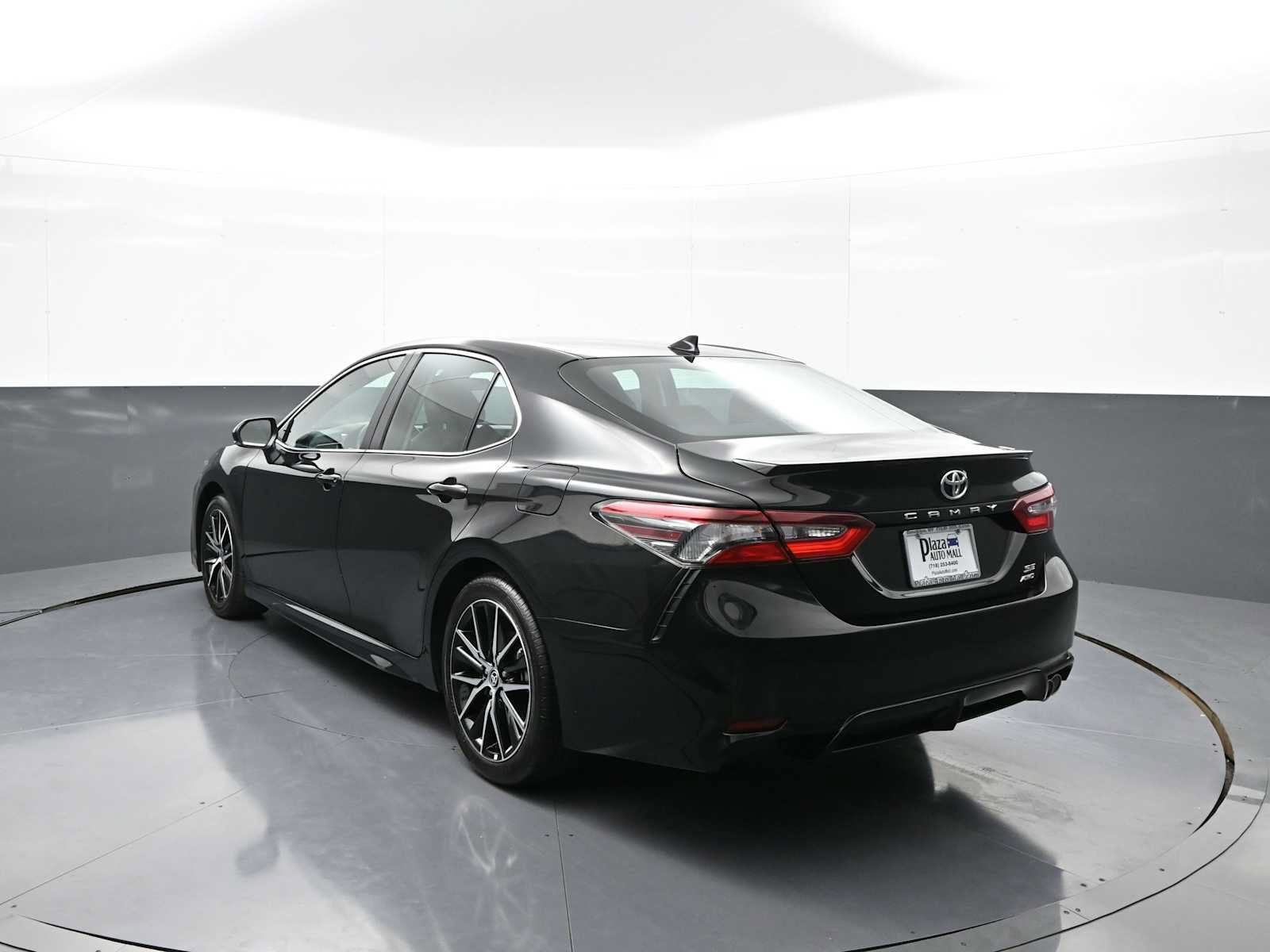 Used 2024 Toyota Camry SE AWD/4WD image 8
